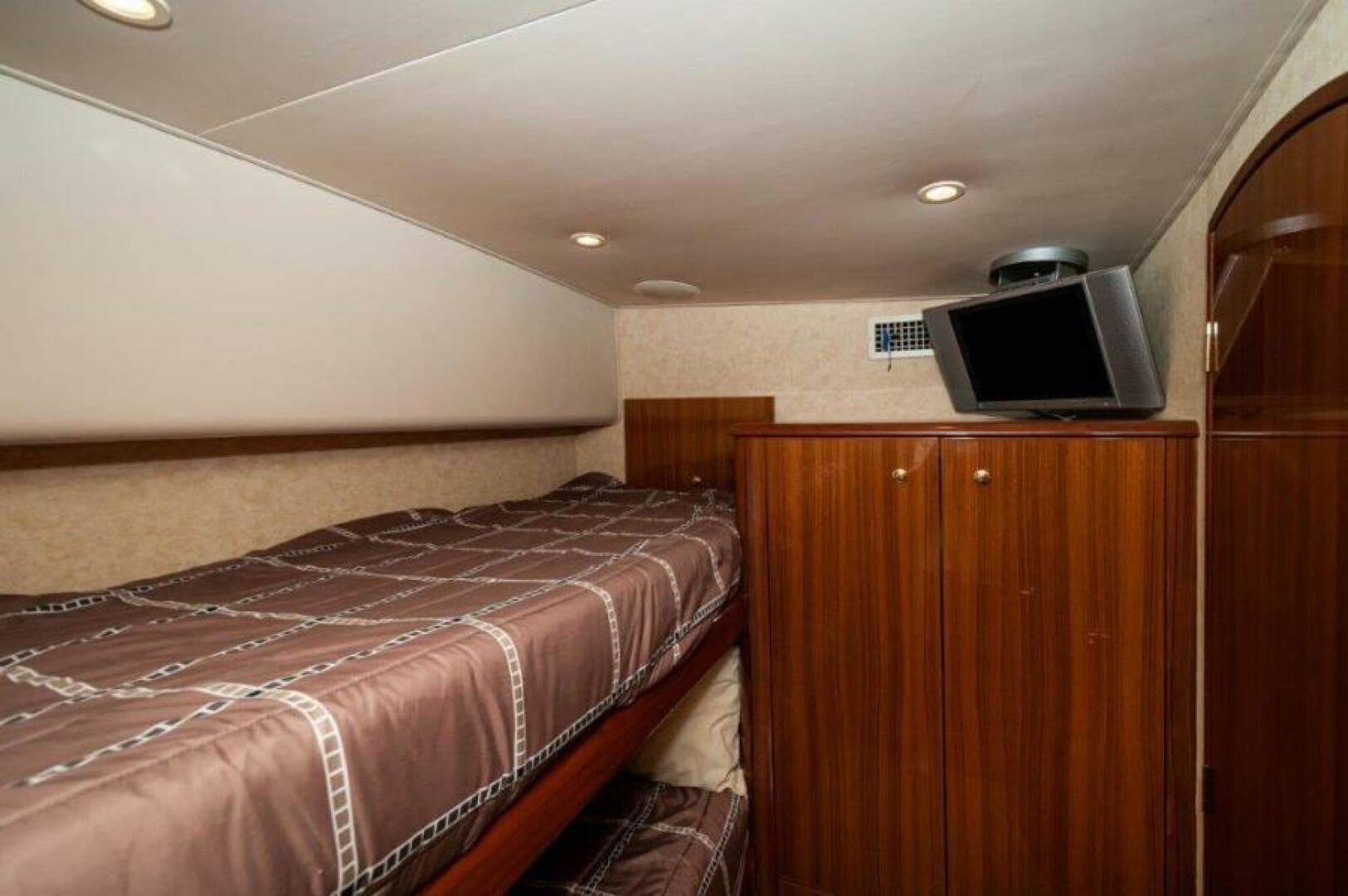2006 Viking 45 Convertible — photo 16