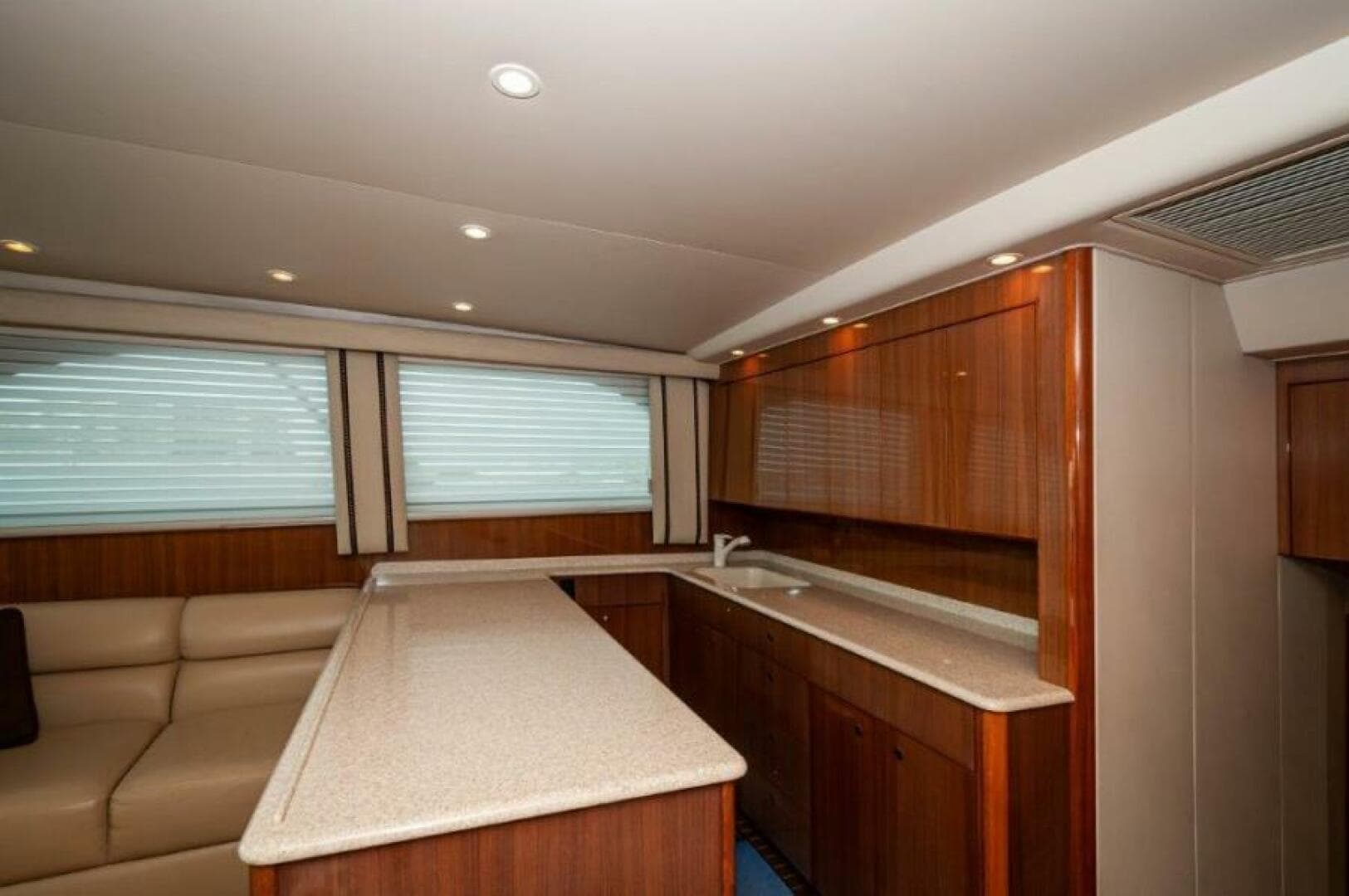 2006 Viking 45 Convertible — photo 9