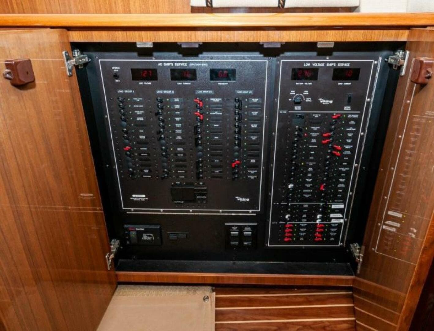 2006 Viking 45 Convertible — photo 11