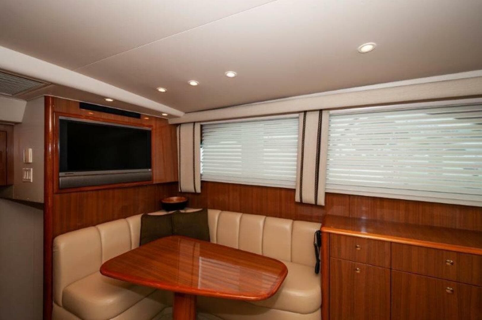 2006 Viking 45 Convertible — photo 6