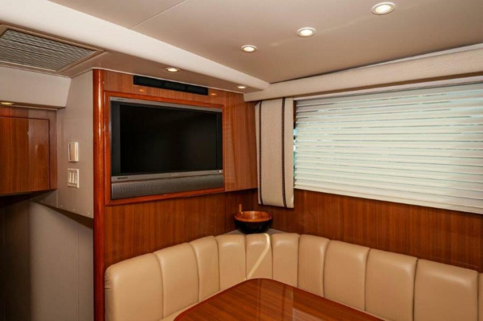 2006 Viking 45 Convertible — photo 8