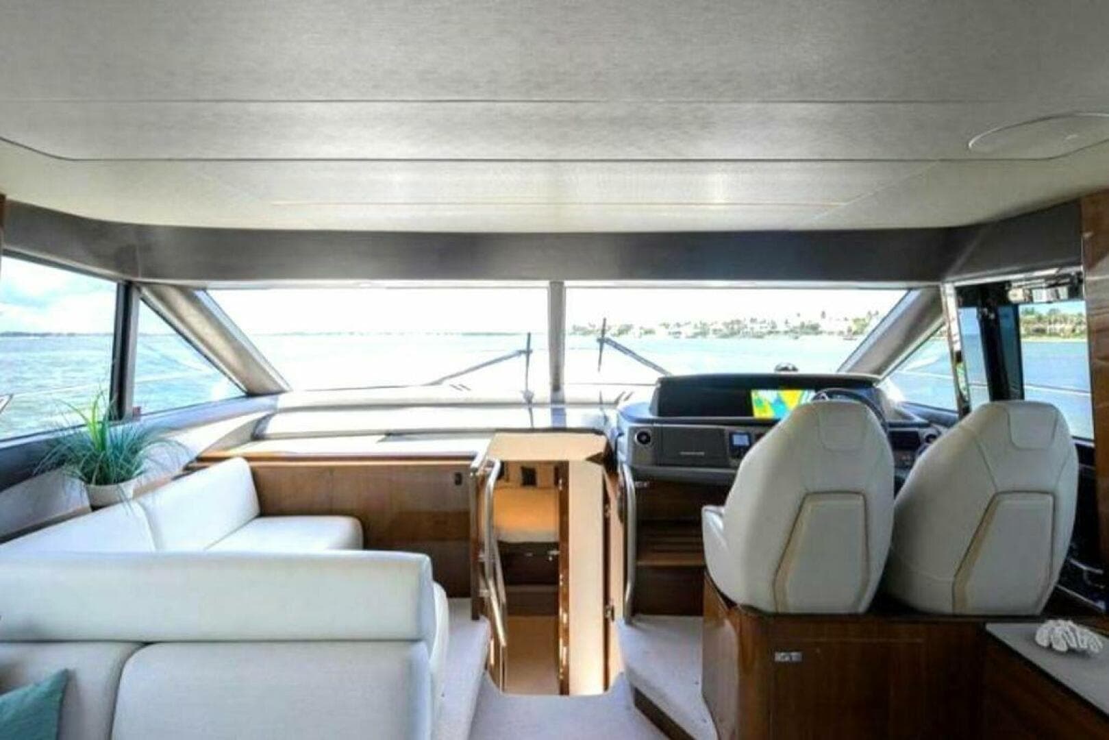 2019 Princess F62 — photo 11