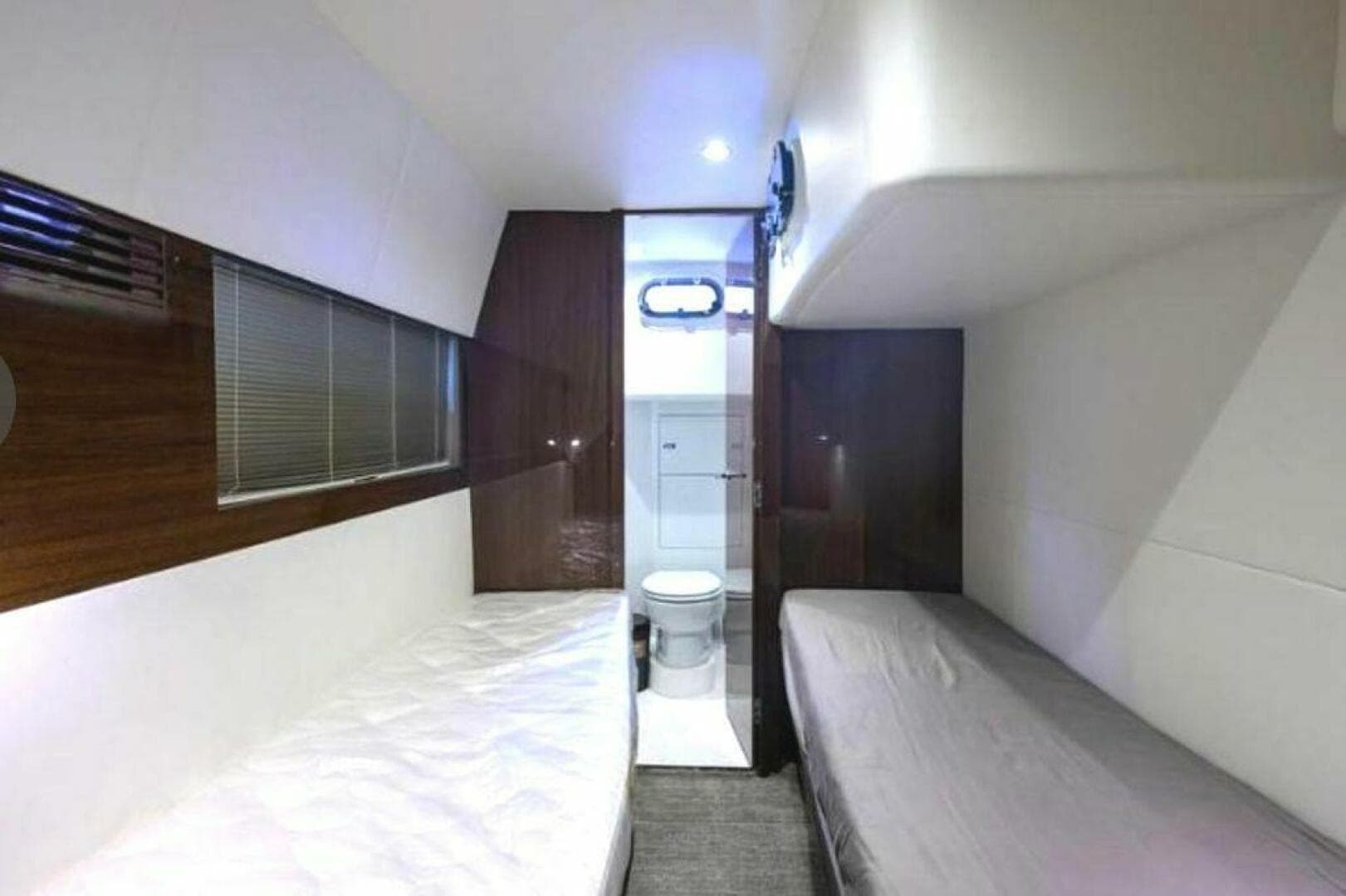 2019 Princess F62 — photo 17