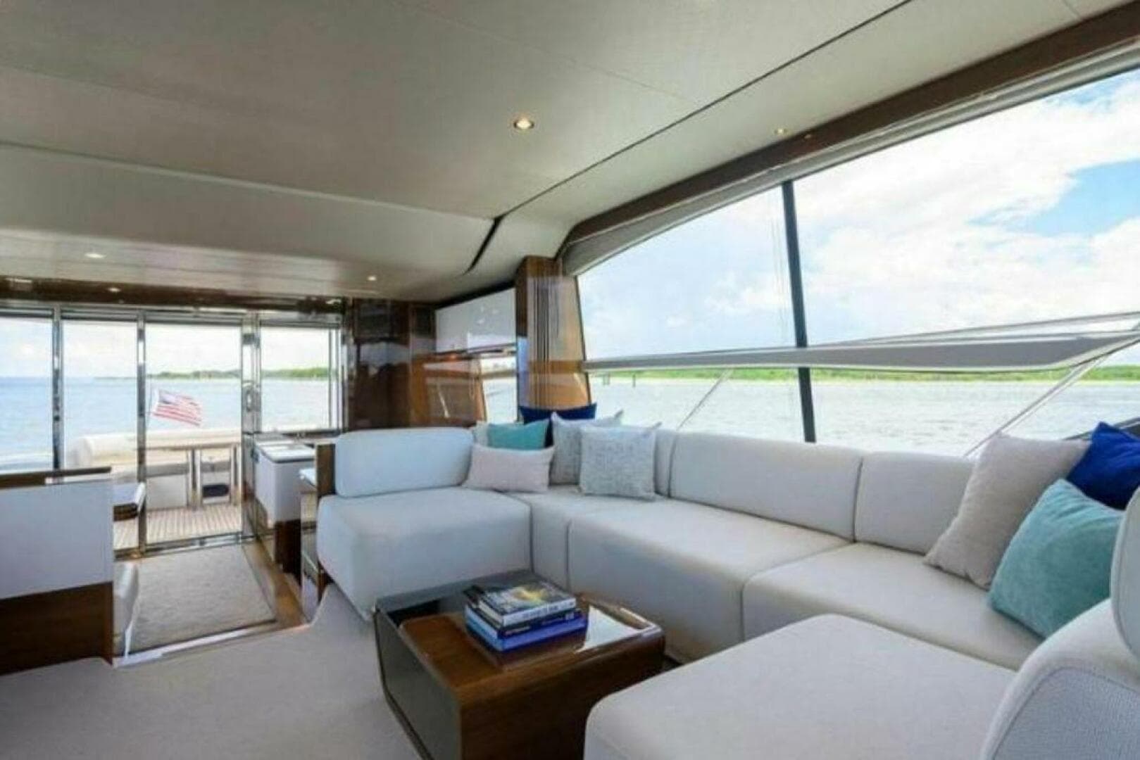 2019 Princess F62 — photo 8