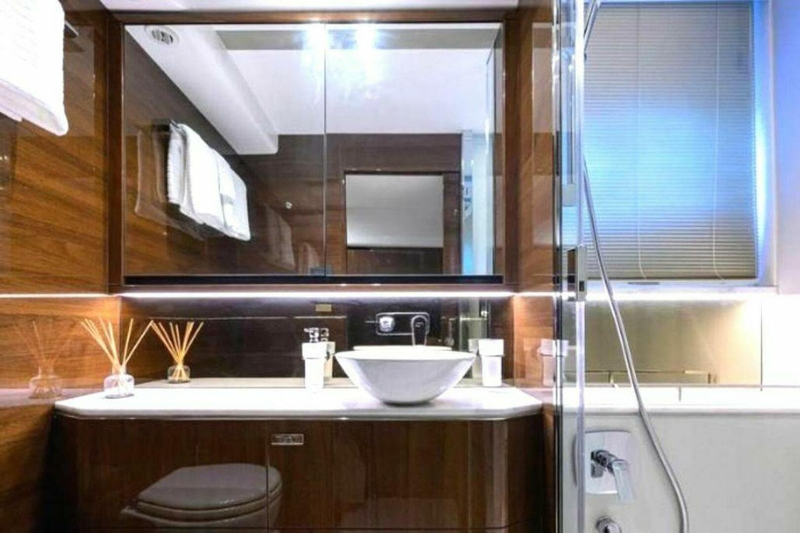 2019 Princess F62 — photo 14