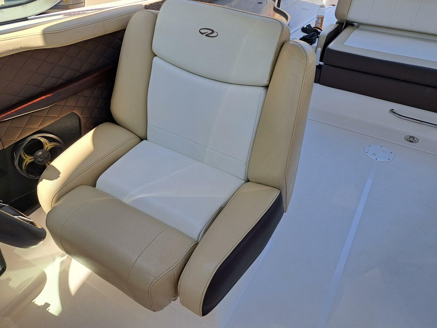 2014 Regal 2700 Bowrider — photo 14