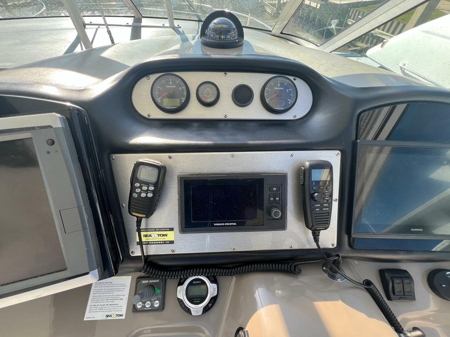 2011 Cruisers Yachts 415 — photo 21