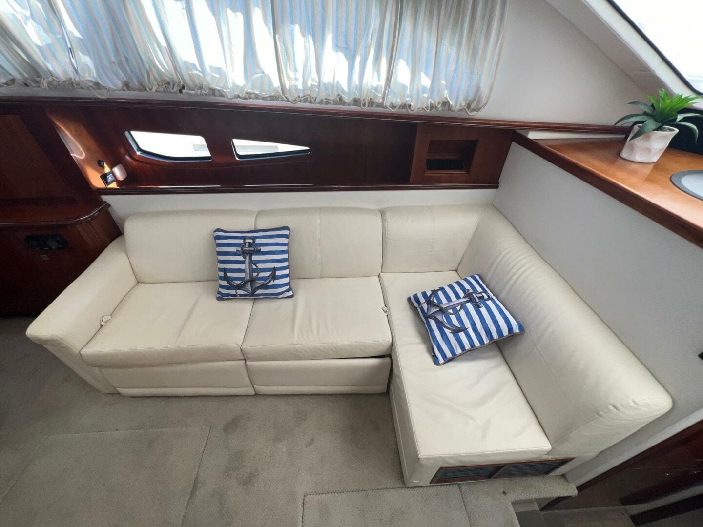2011 Cruisers Yachts 415 — photo 29
