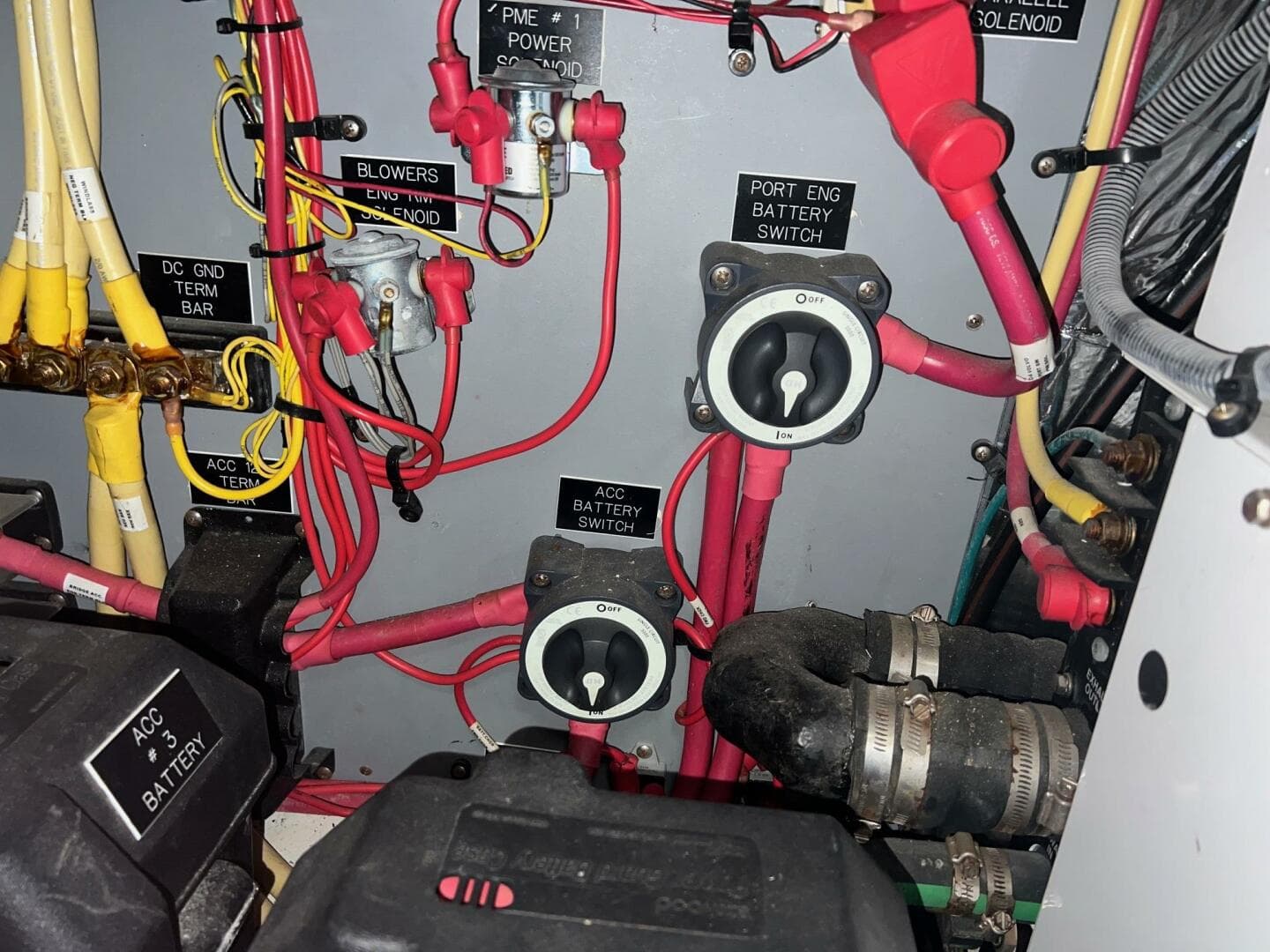 2011 Cruisers Yachts 415 — photo 73