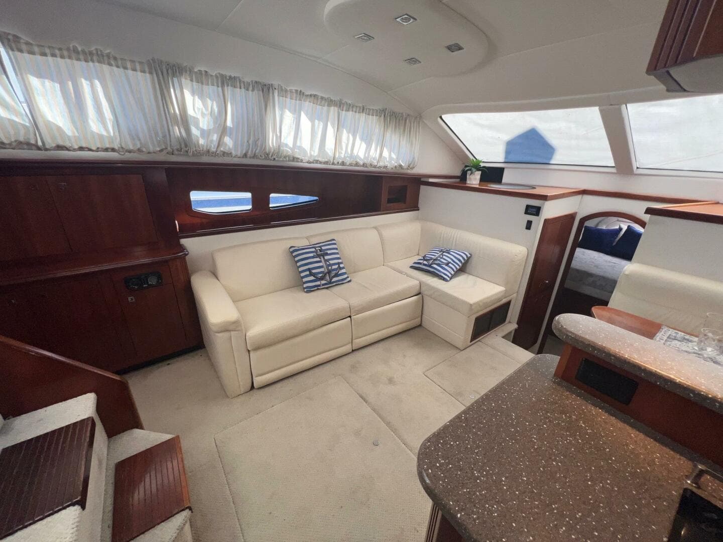 2011 Cruisers Yachts 415 — photo 27
