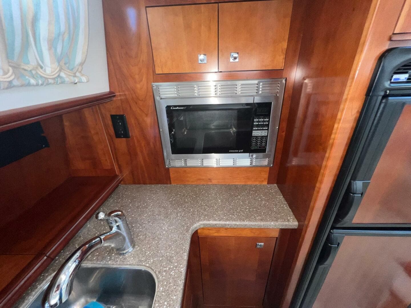 2011 Cruisers Yachts 415 — photo 32