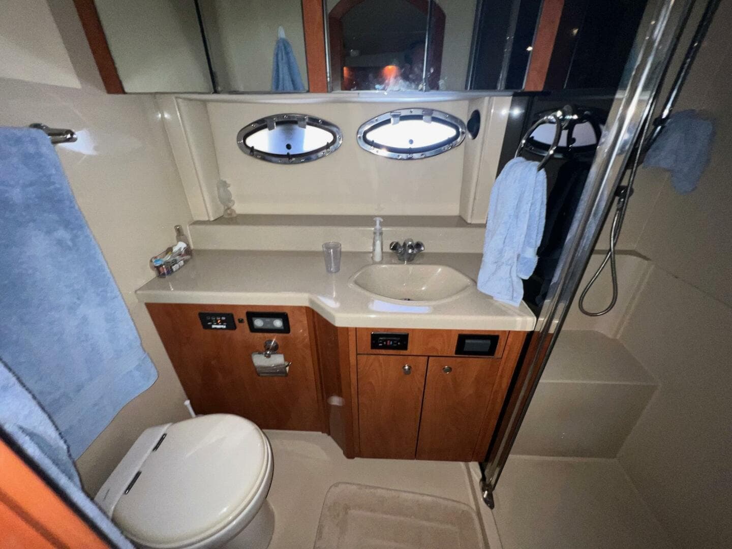 2011 Cruisers Yachts 415 — photo 37