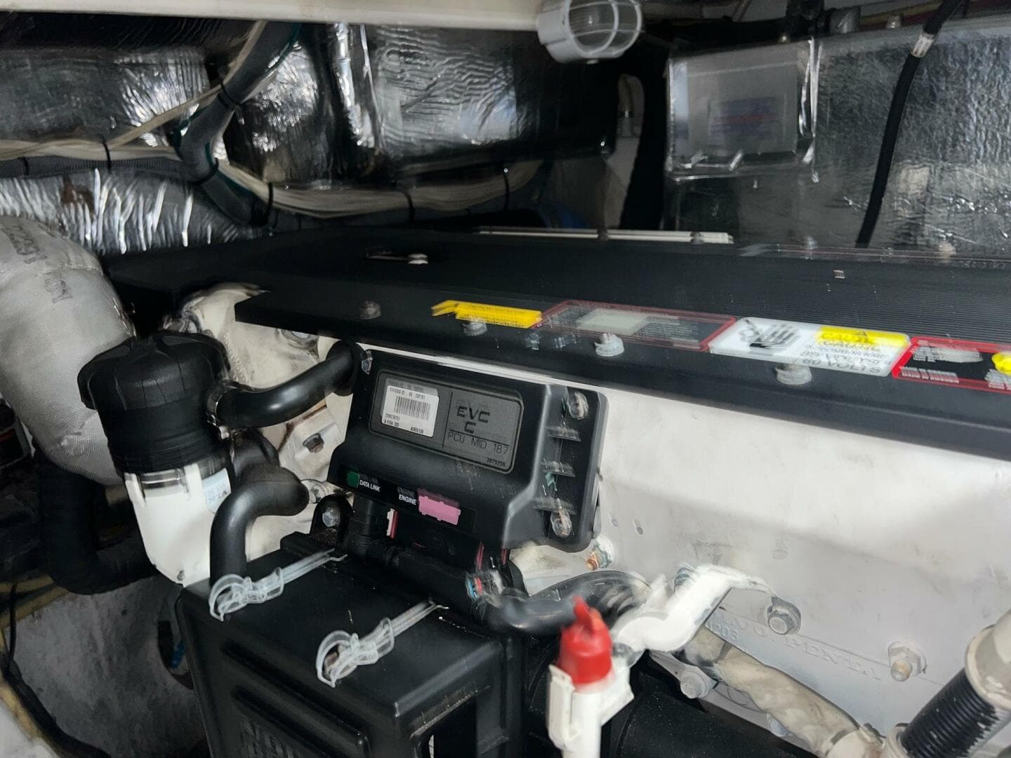 2011 Cruisers Yachts 415 — photo 65