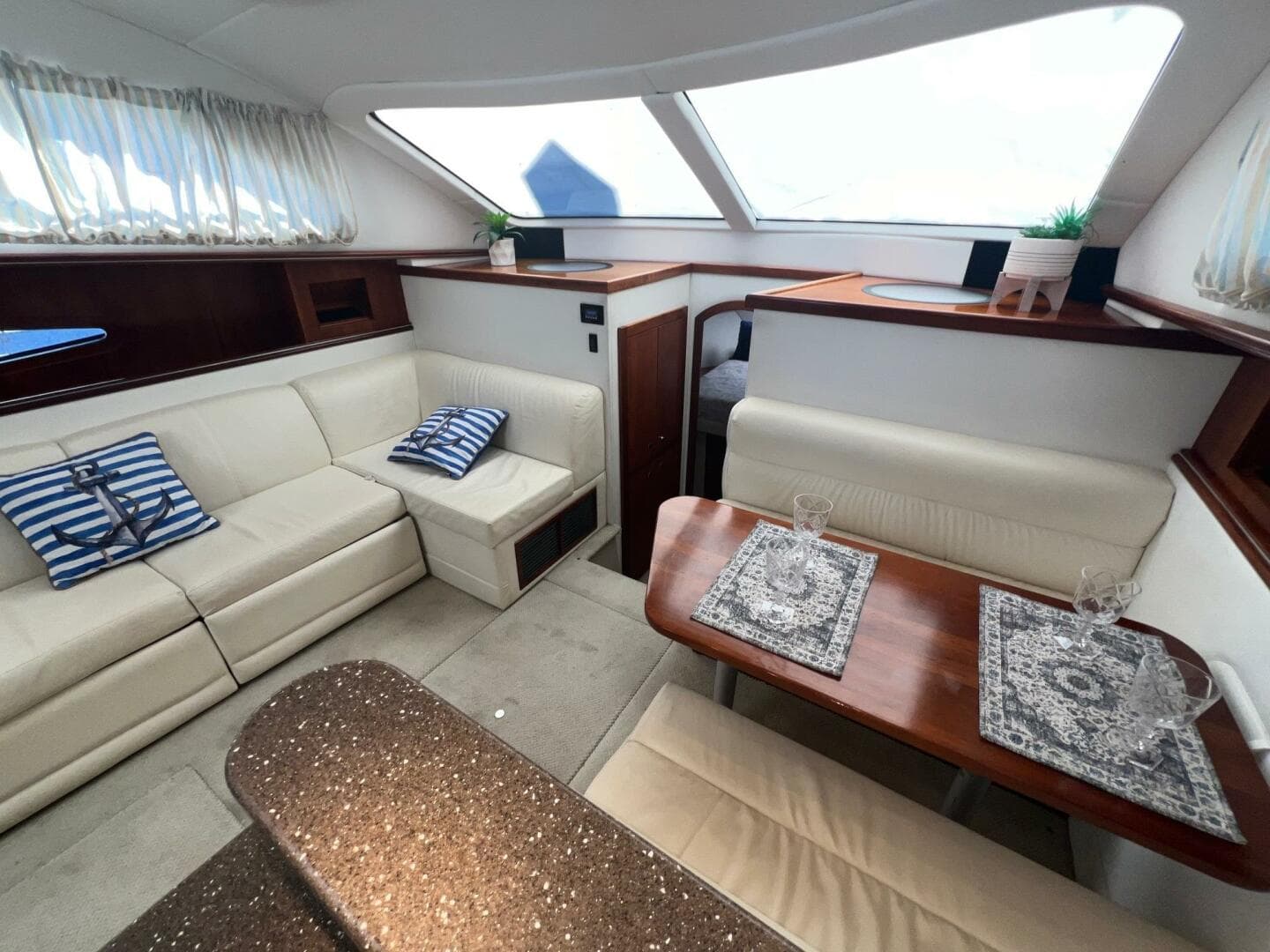 2011 Cruisers Yachts 415 — photo 28