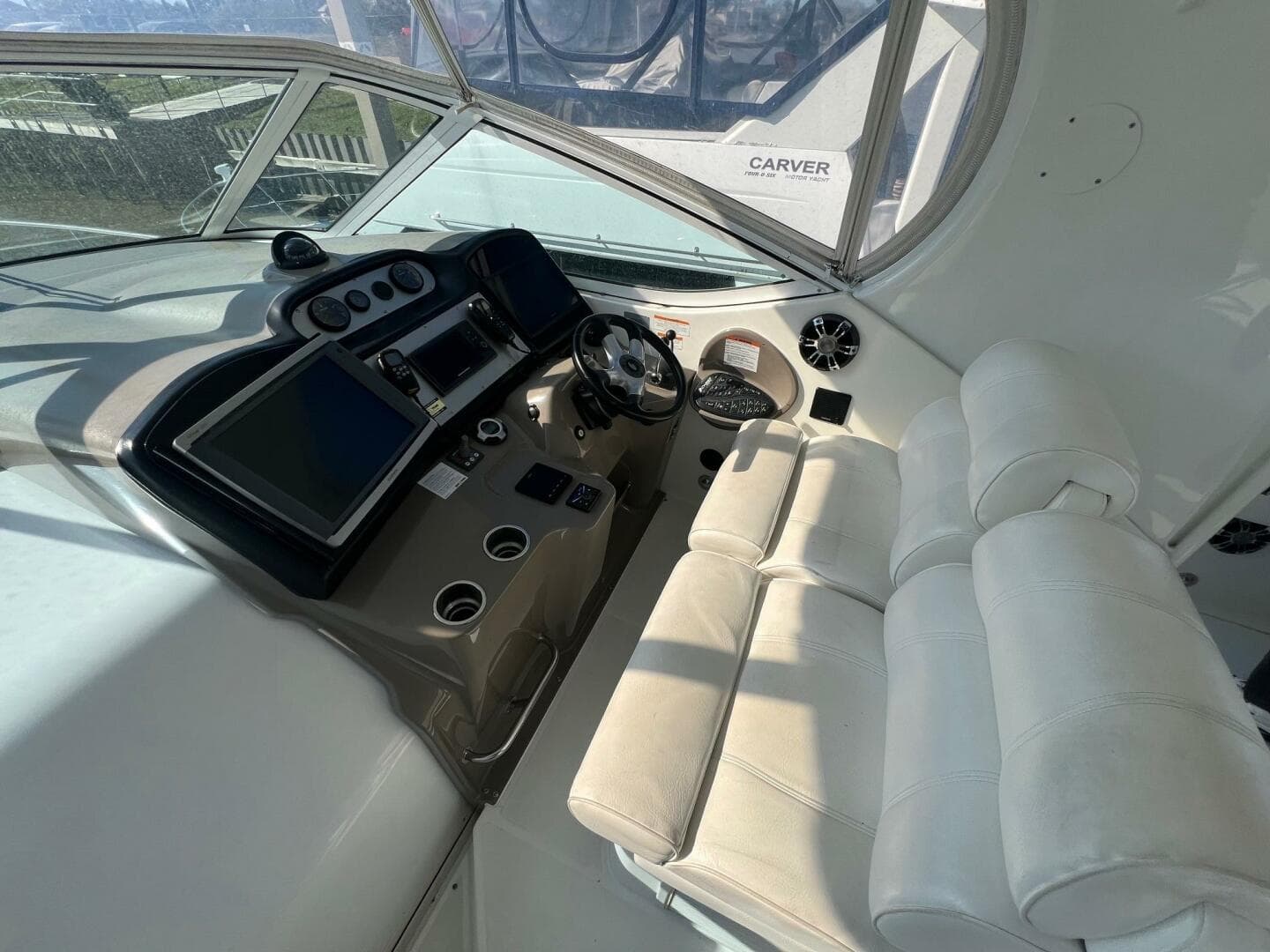 2011 Cruisers Yachts 415 — photo 14