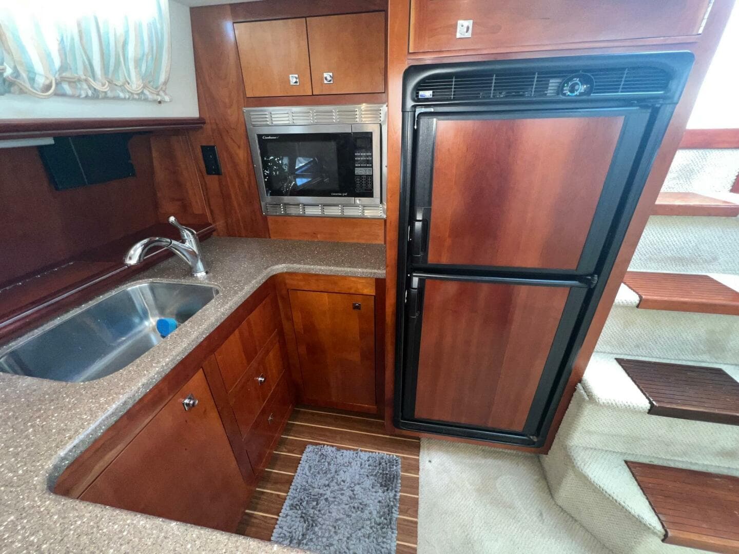 2011 Cruisers Yachts 415 — photo 33