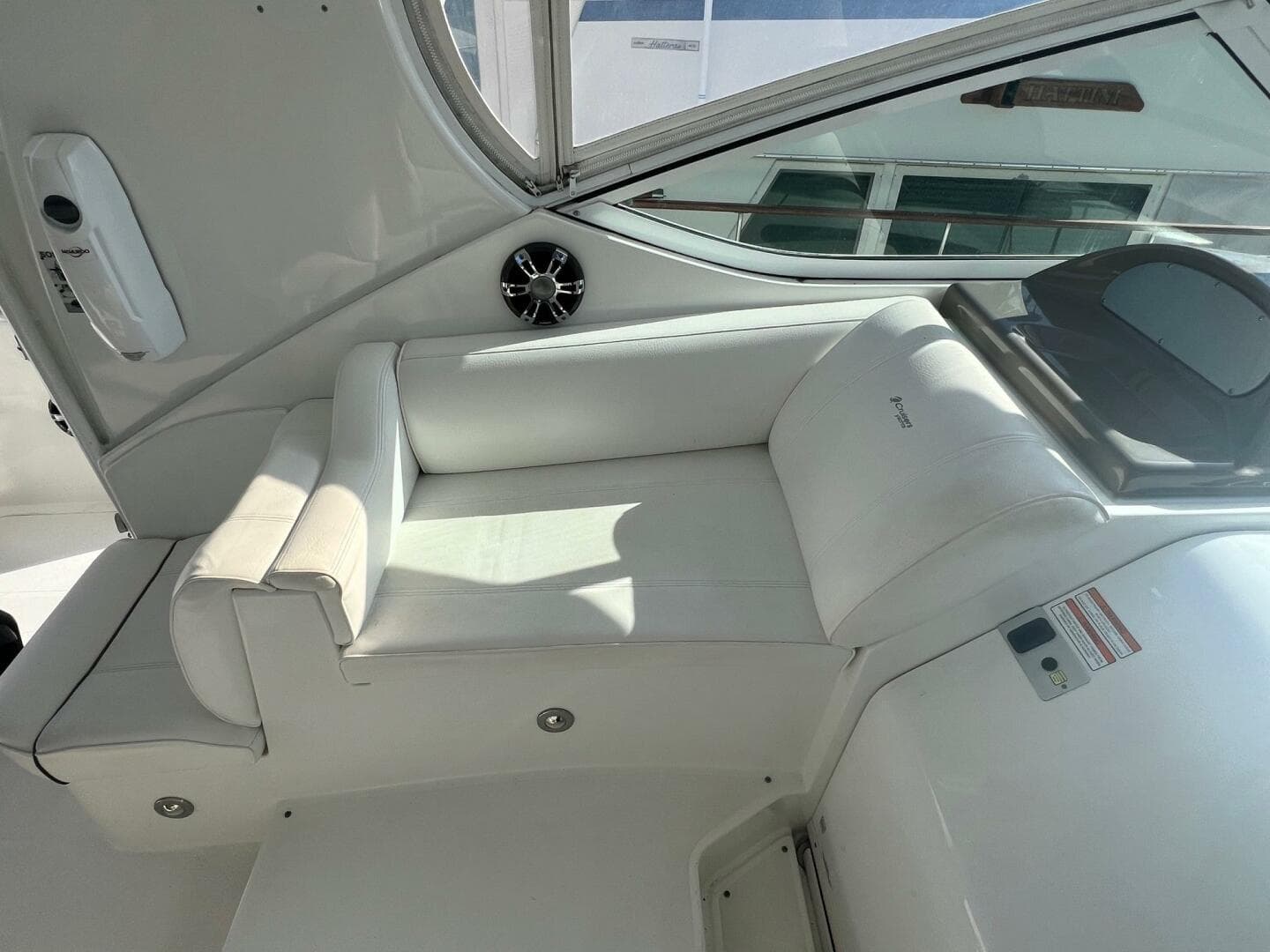 2011 Cruisers Yachts 415 — photo 12