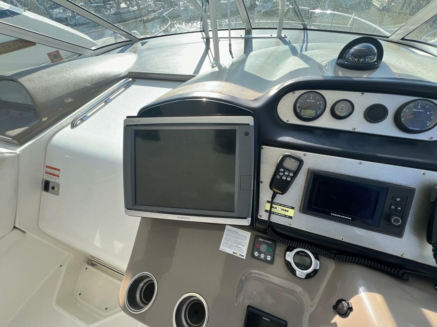 2011 Cruisers Yachts 415 — photo 15