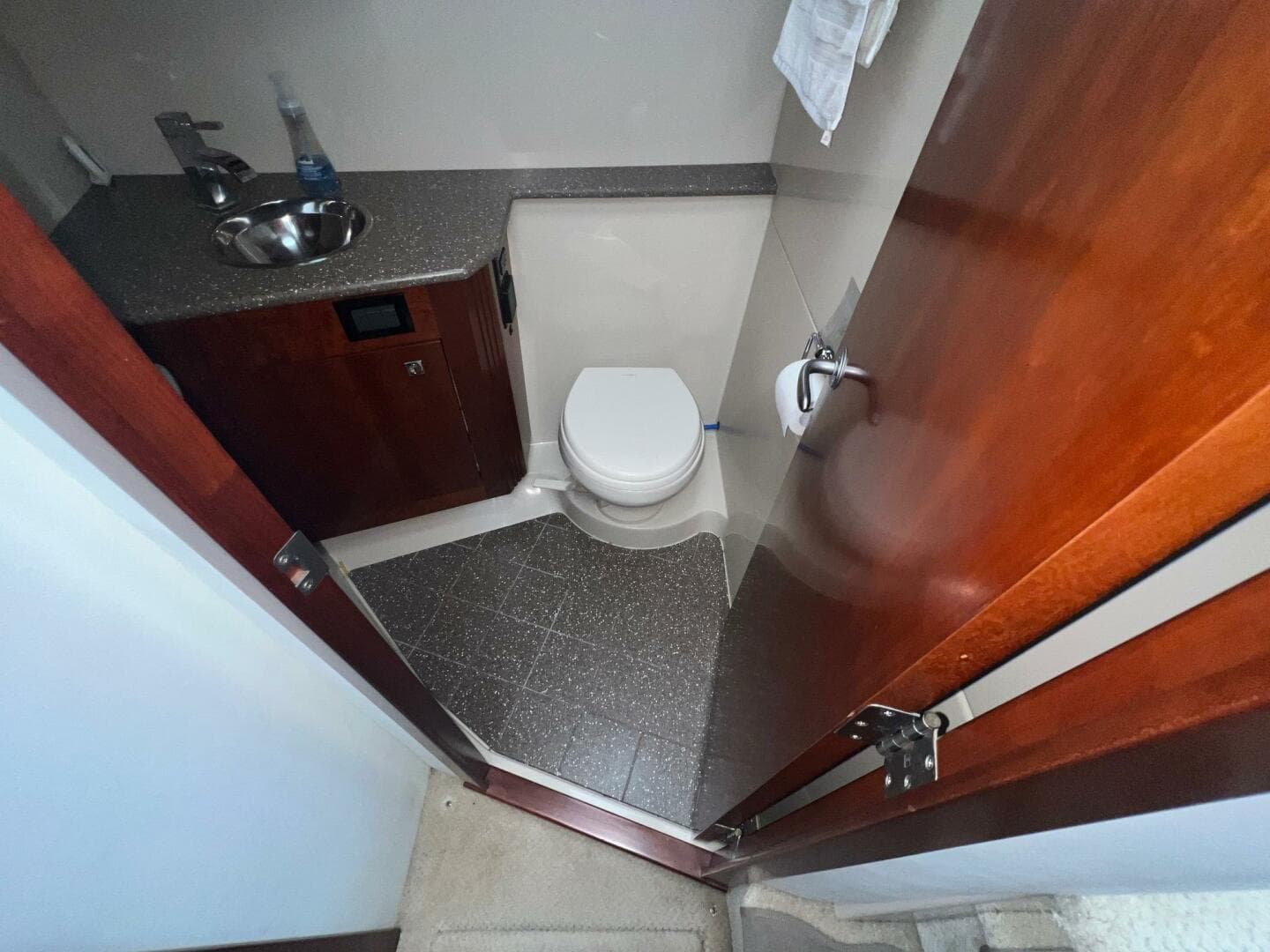 2011 Cruisers Yachts 415 — photo 57