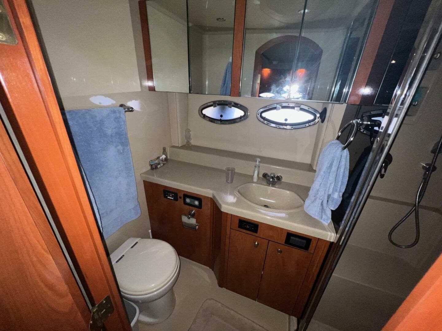 2011 Cruisers Yachts 415 — photo 38