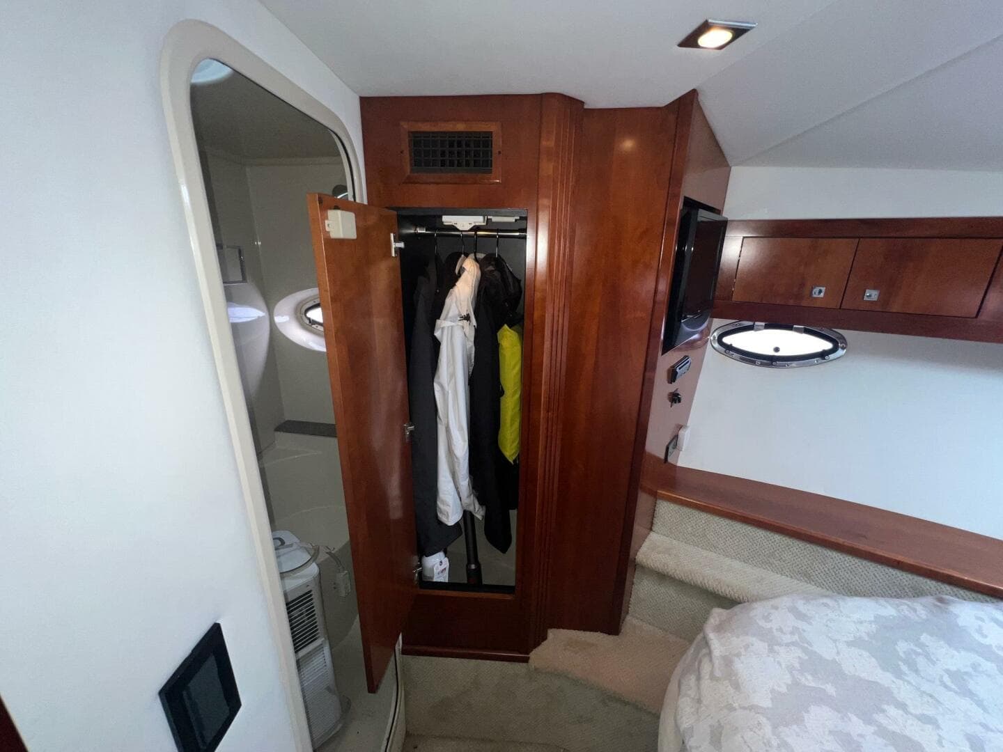 2011 Cruisers Yachts 415 — photo 58