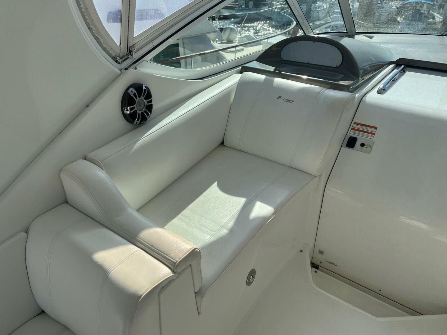 2011 Cruisers Yachts 415 — photo 25