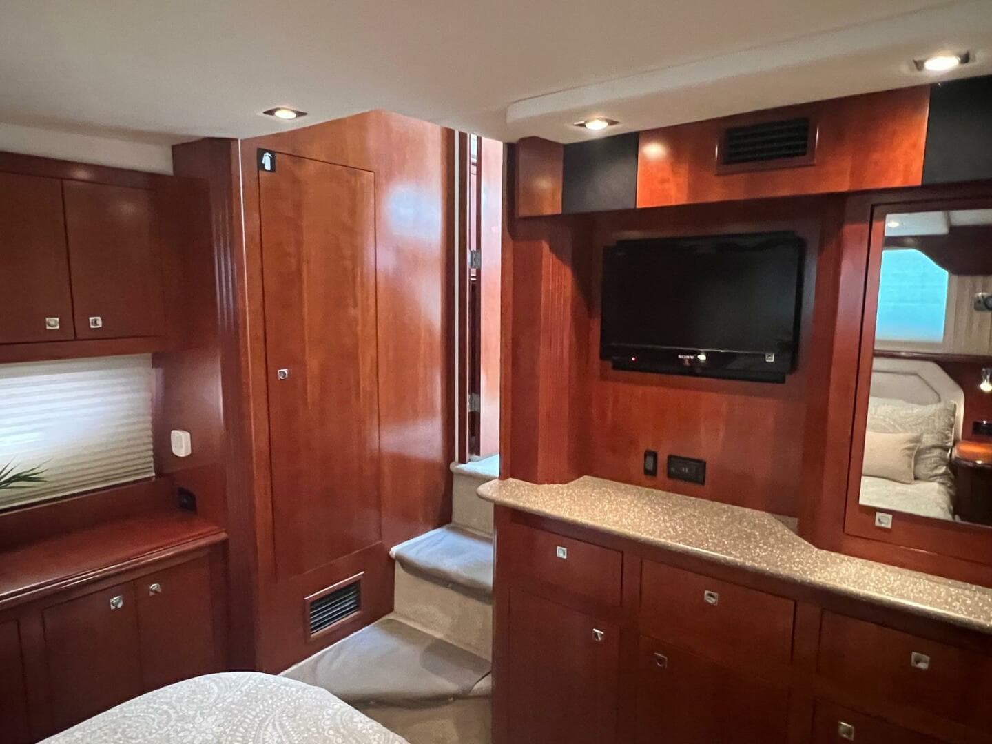 2011 Cruisers Yachts 415 — photo 51