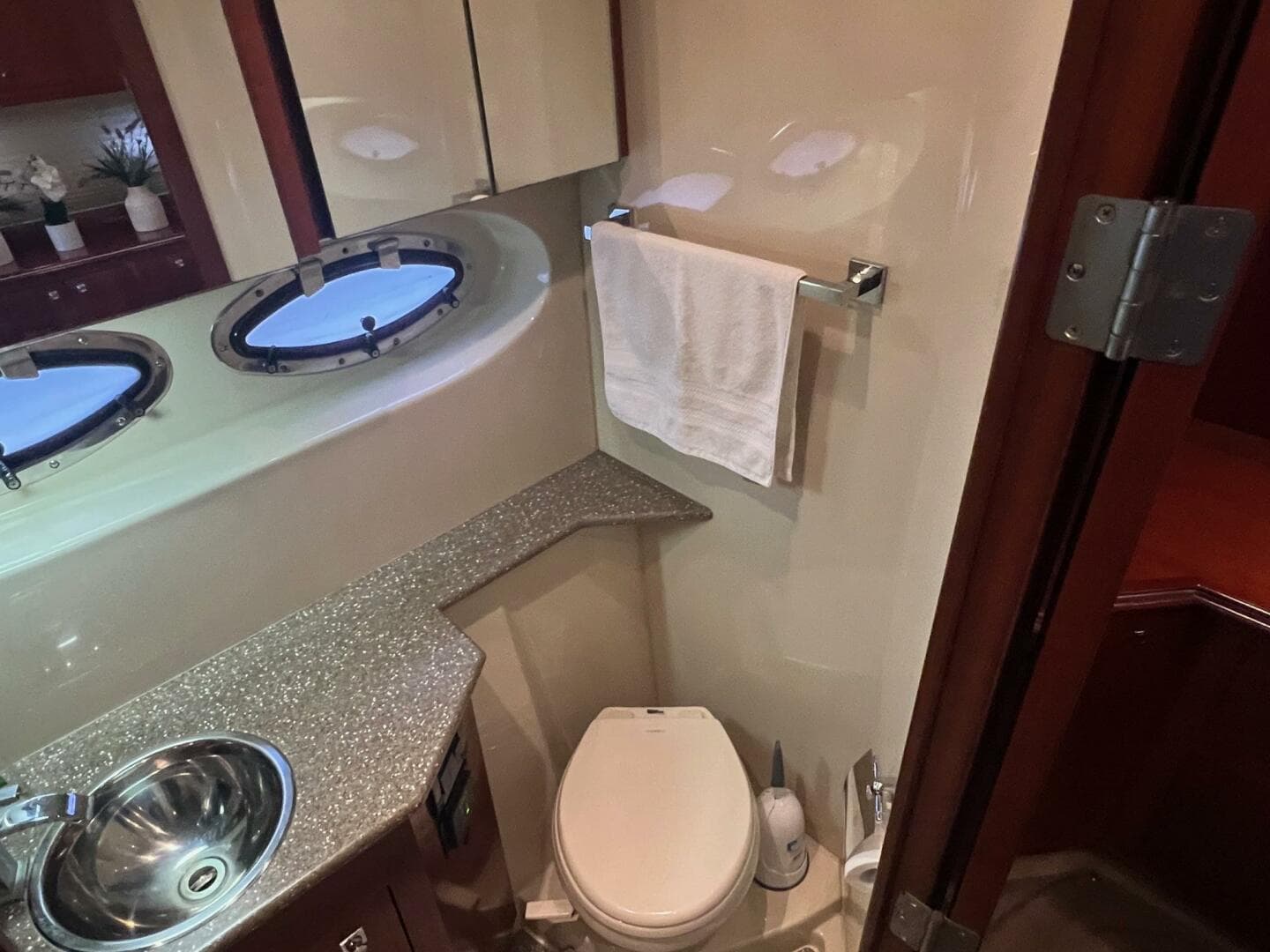 2011 Cruisers Yachts 415 — photo 49