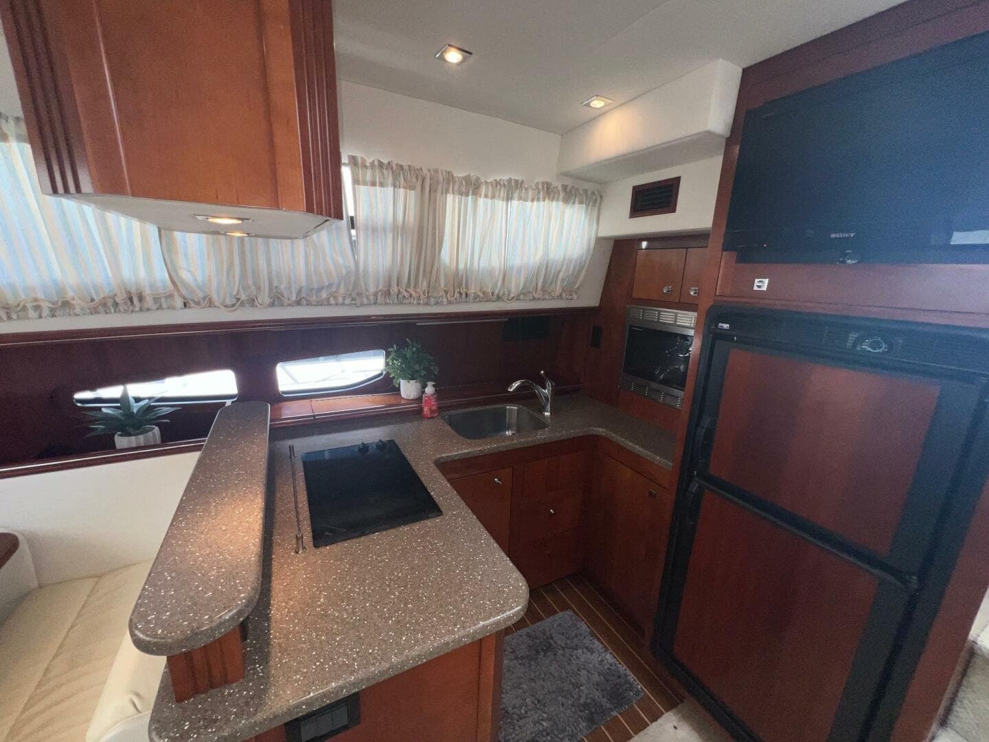 2011 Cruisers Yachts 415 — photo 34