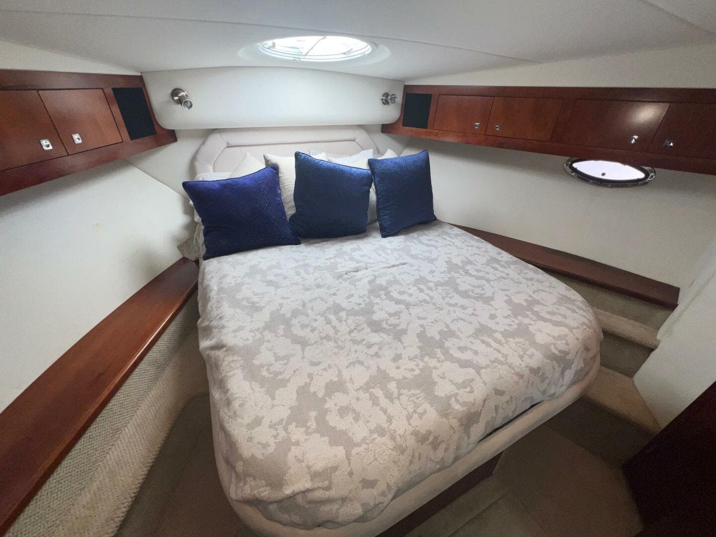 2011 Cruisers Yachts 415 — photo 45