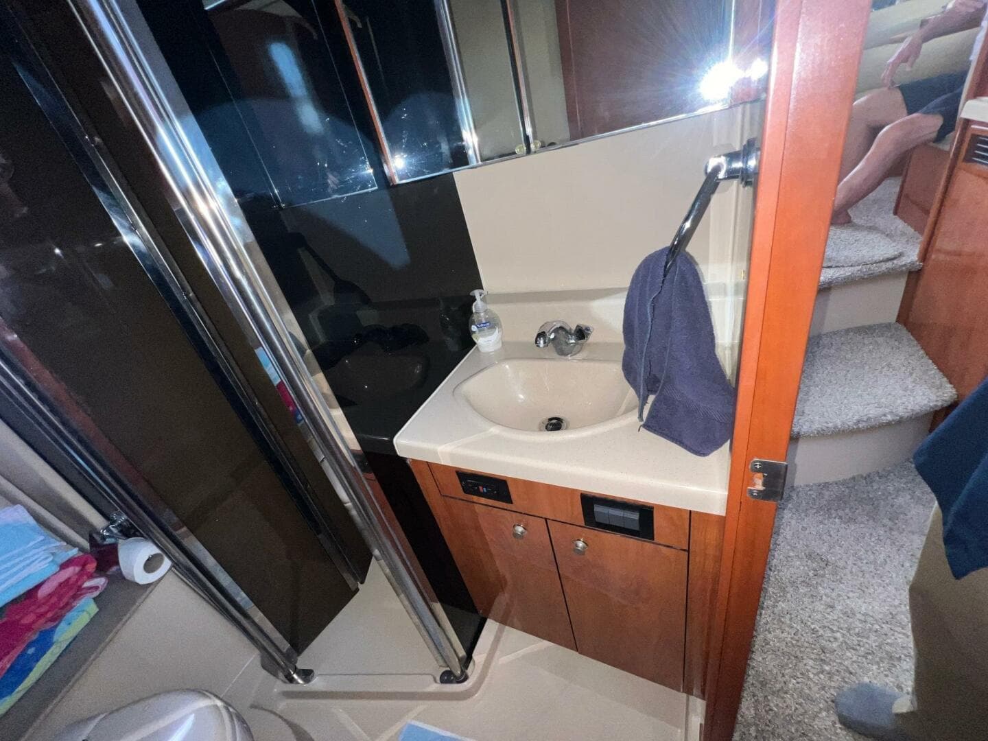 2011 Cruisers Yachts 415 — photo 43