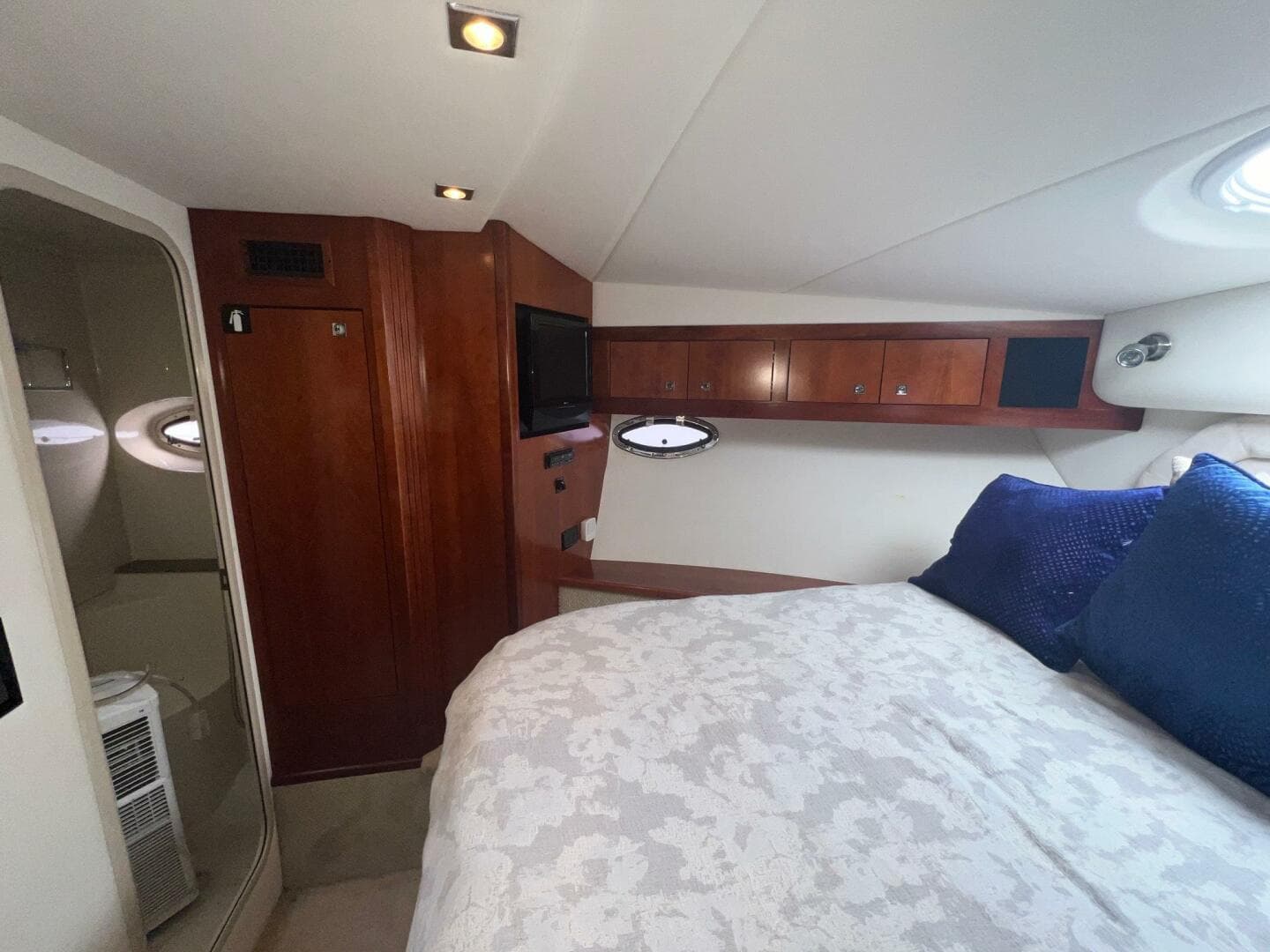 2011 Cruisers Yachts 415 — photo 47