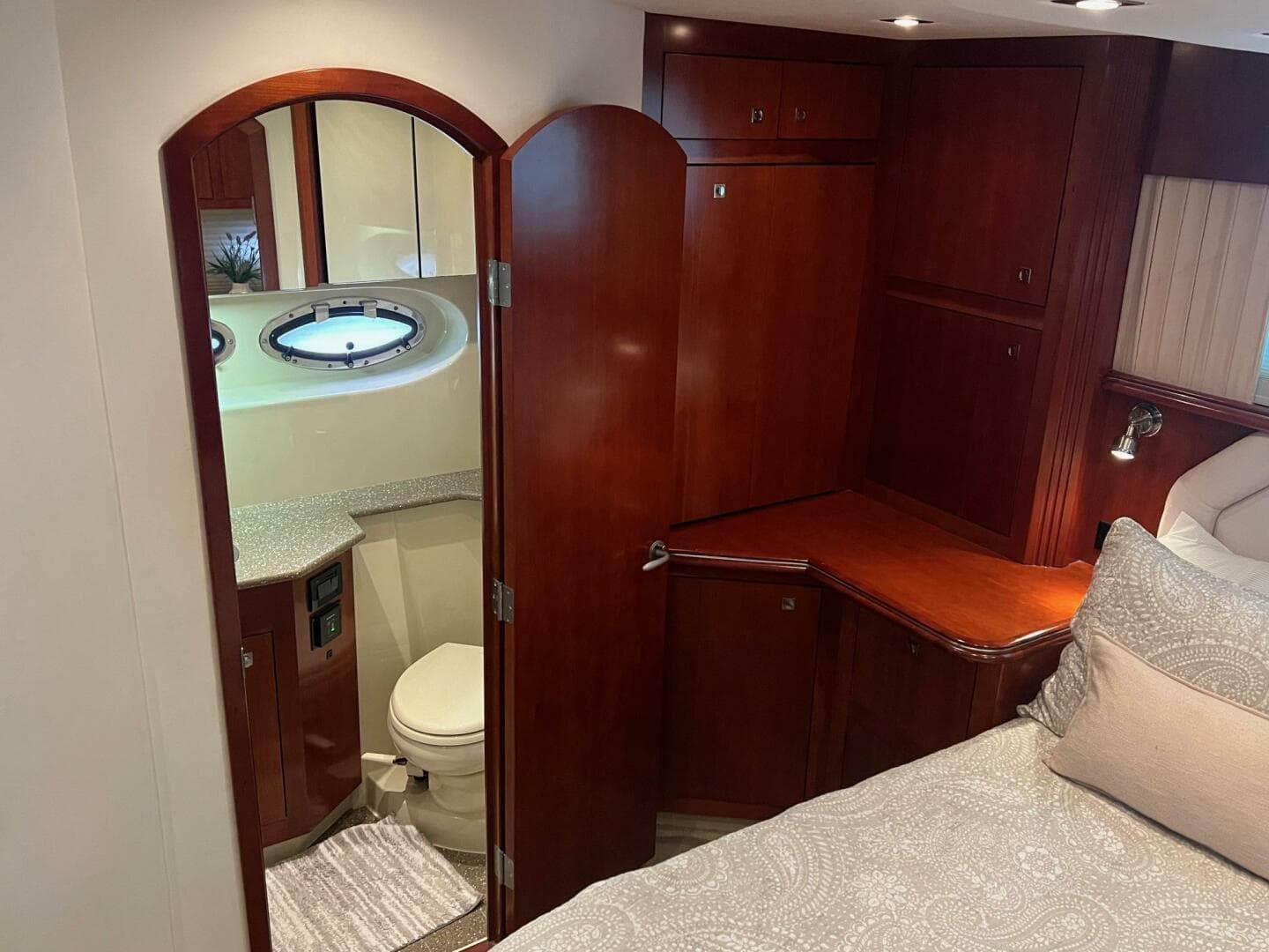 2011 Cruisers Yachts 415 — photo 55