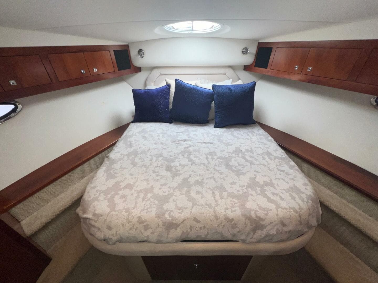 2011 Cruisers Yachts 415 — photo 46