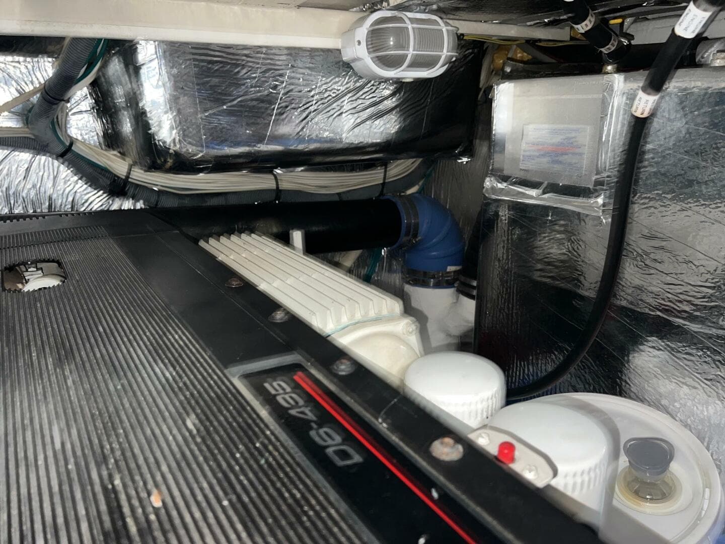 2011 Cruisers Yachts 415 — photo 70