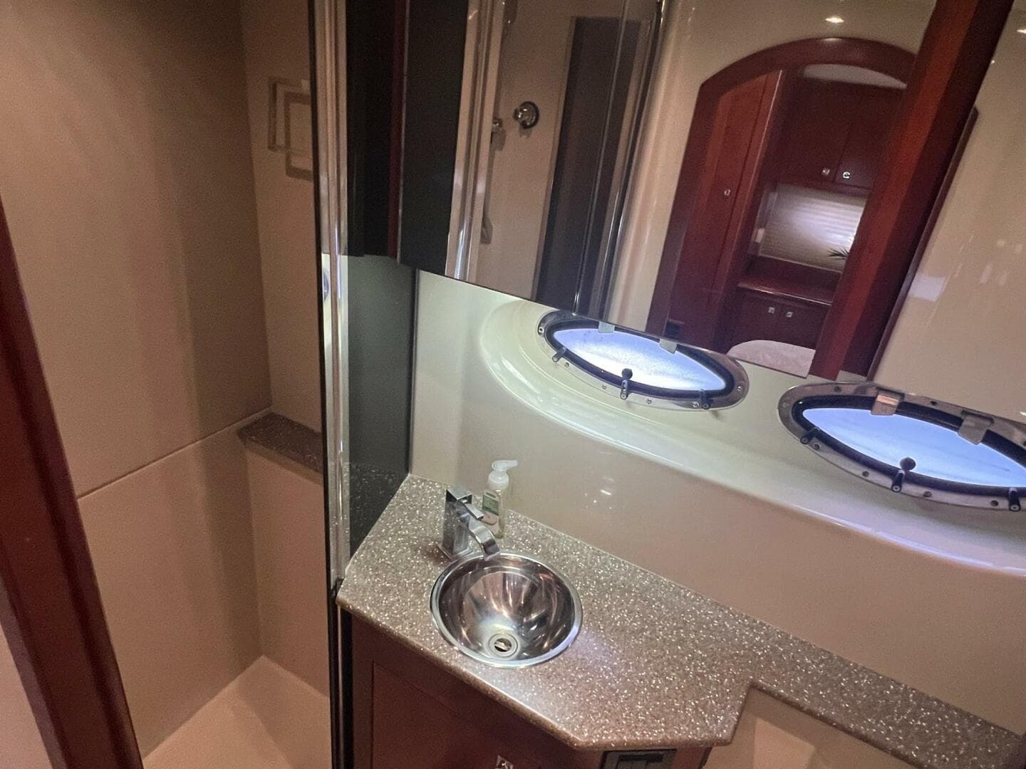 2011 Cruisers Yachts 415 — photo 54