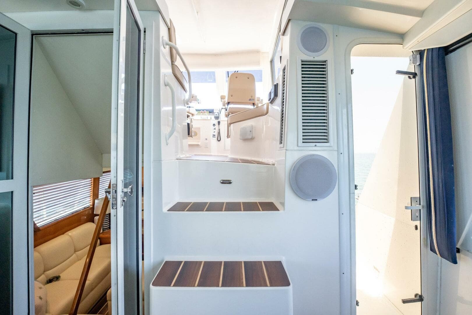 2000 Viking 60 Cockpit Sport Yacht — photo 8