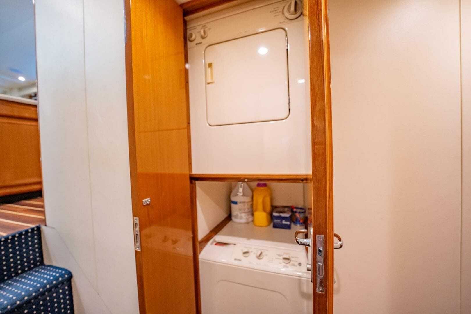 2000 Viking 60 Cockpit Sport Yacht — photo 21