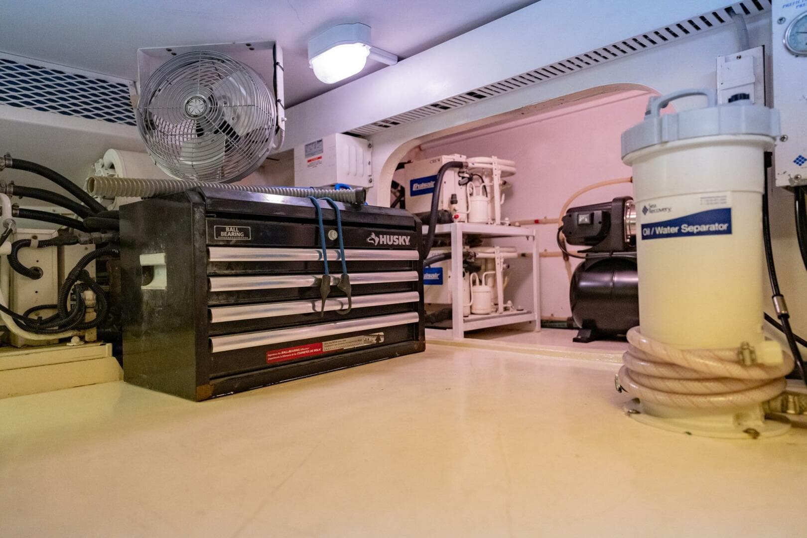 2000 Viking 60 Cockpit Sport Yacht — photo 39