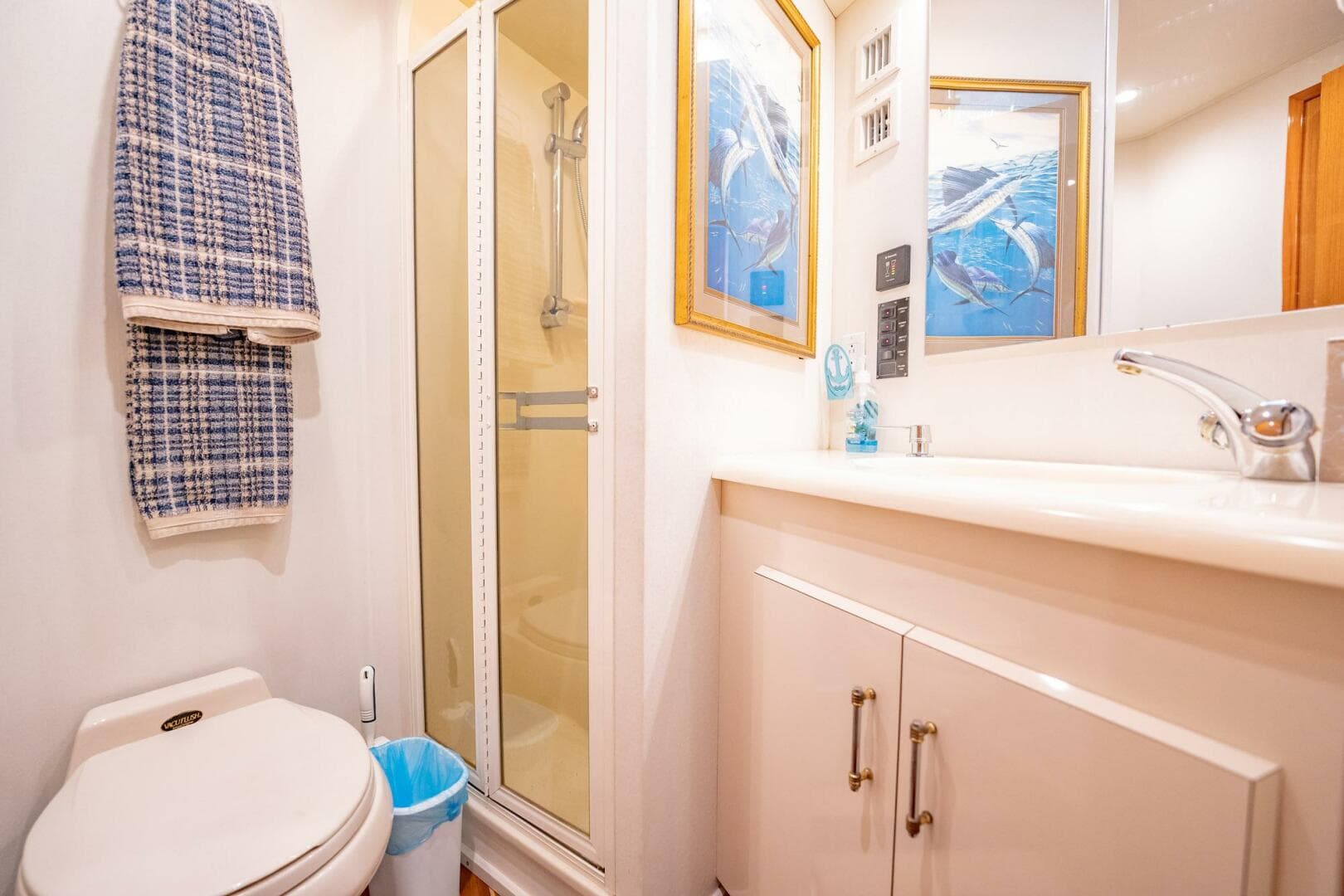 2000 Viking 60 Cockpit Sport Yacht — photo 20