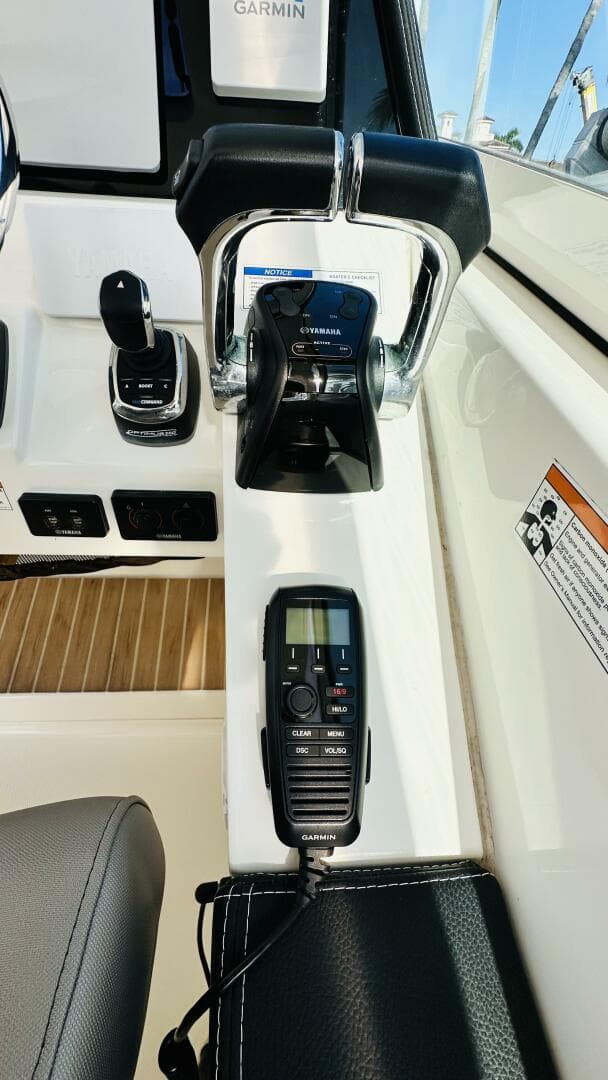 2019 World Cat 320 DC — photo 11