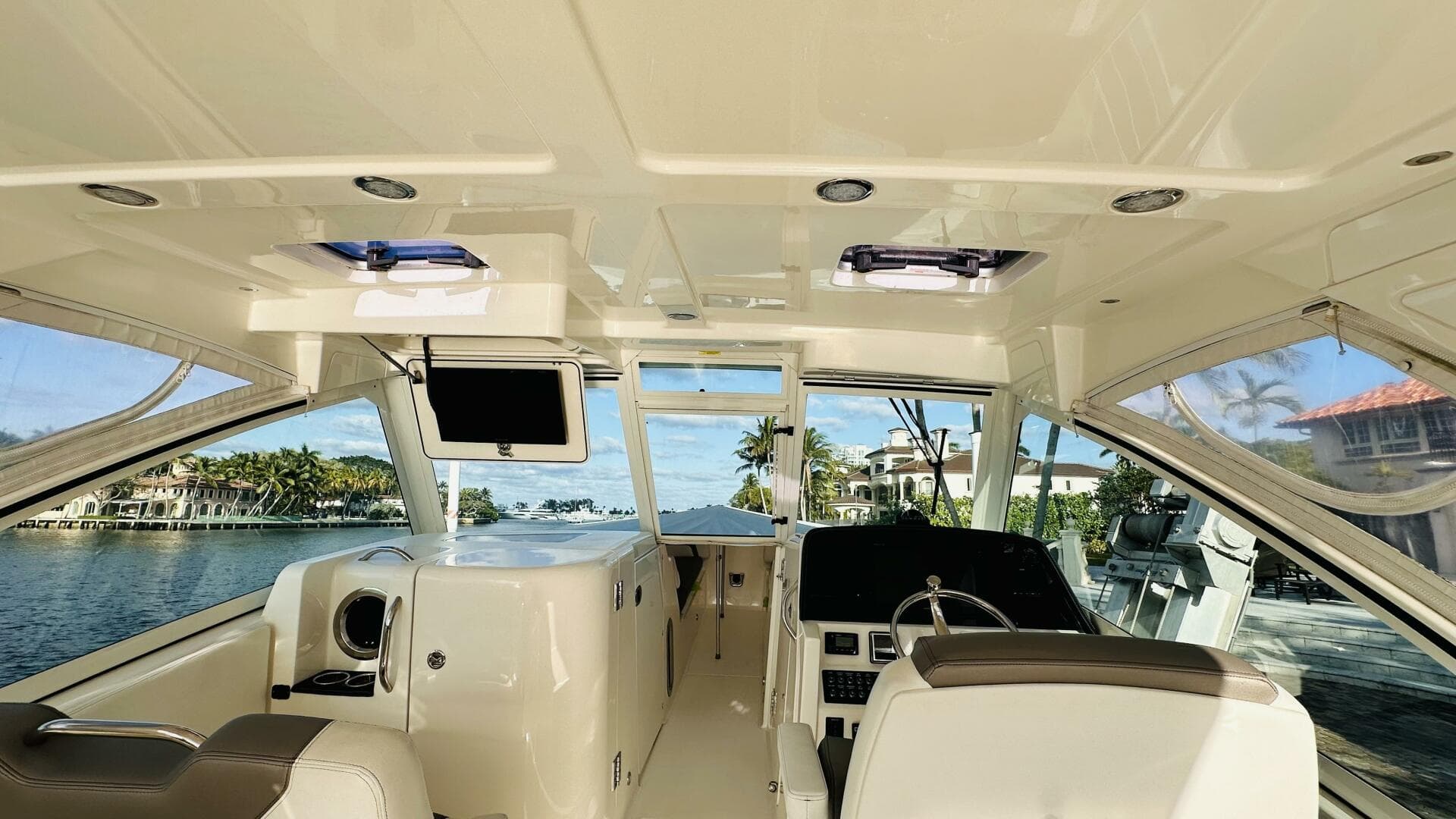 2019 World Cat 320 DC — photo 10