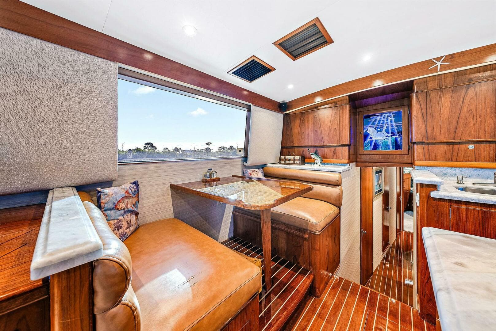 1990 Monterey Custom Sport Fish — photo 18