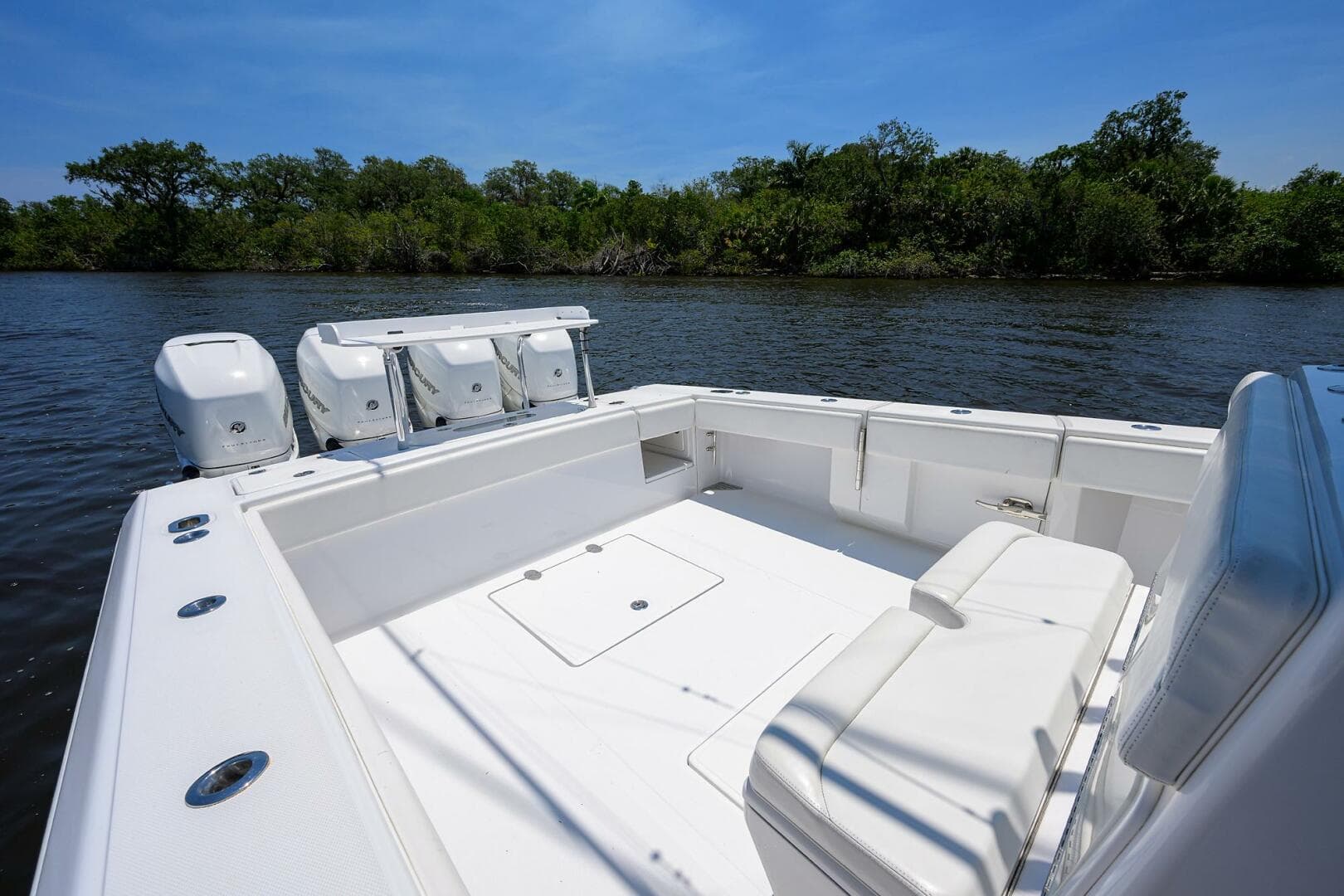 2017 Bahama Center Console — photo 13