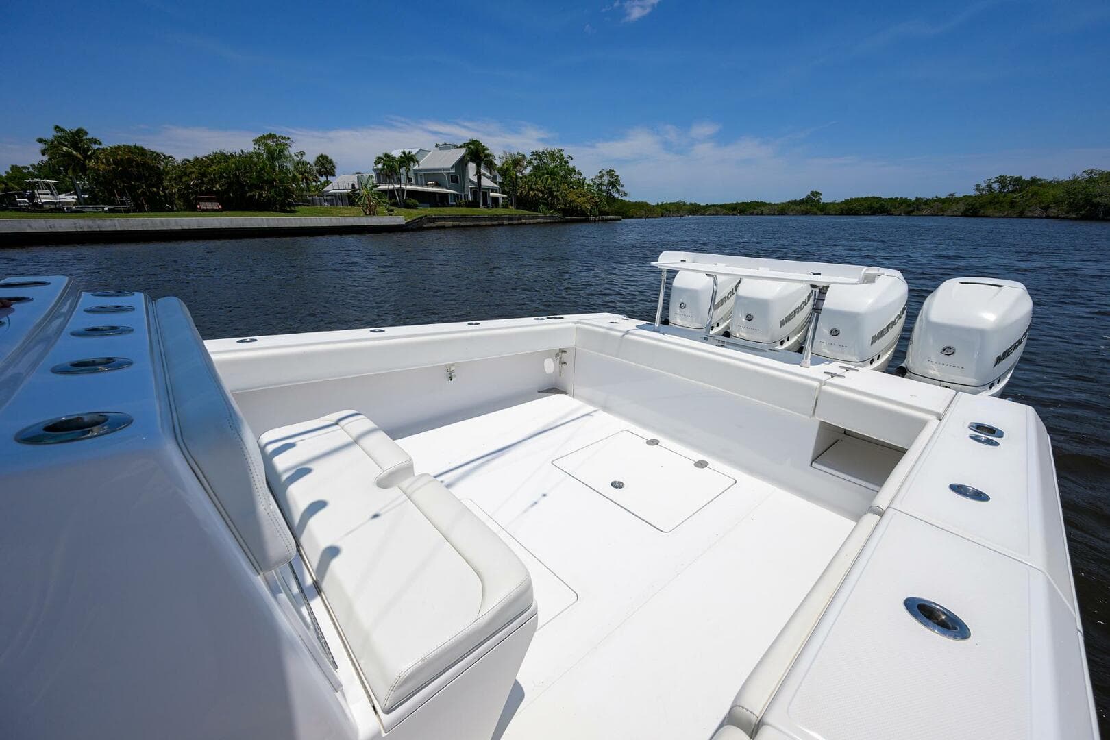 2017 Bahama Center Console — photo 15