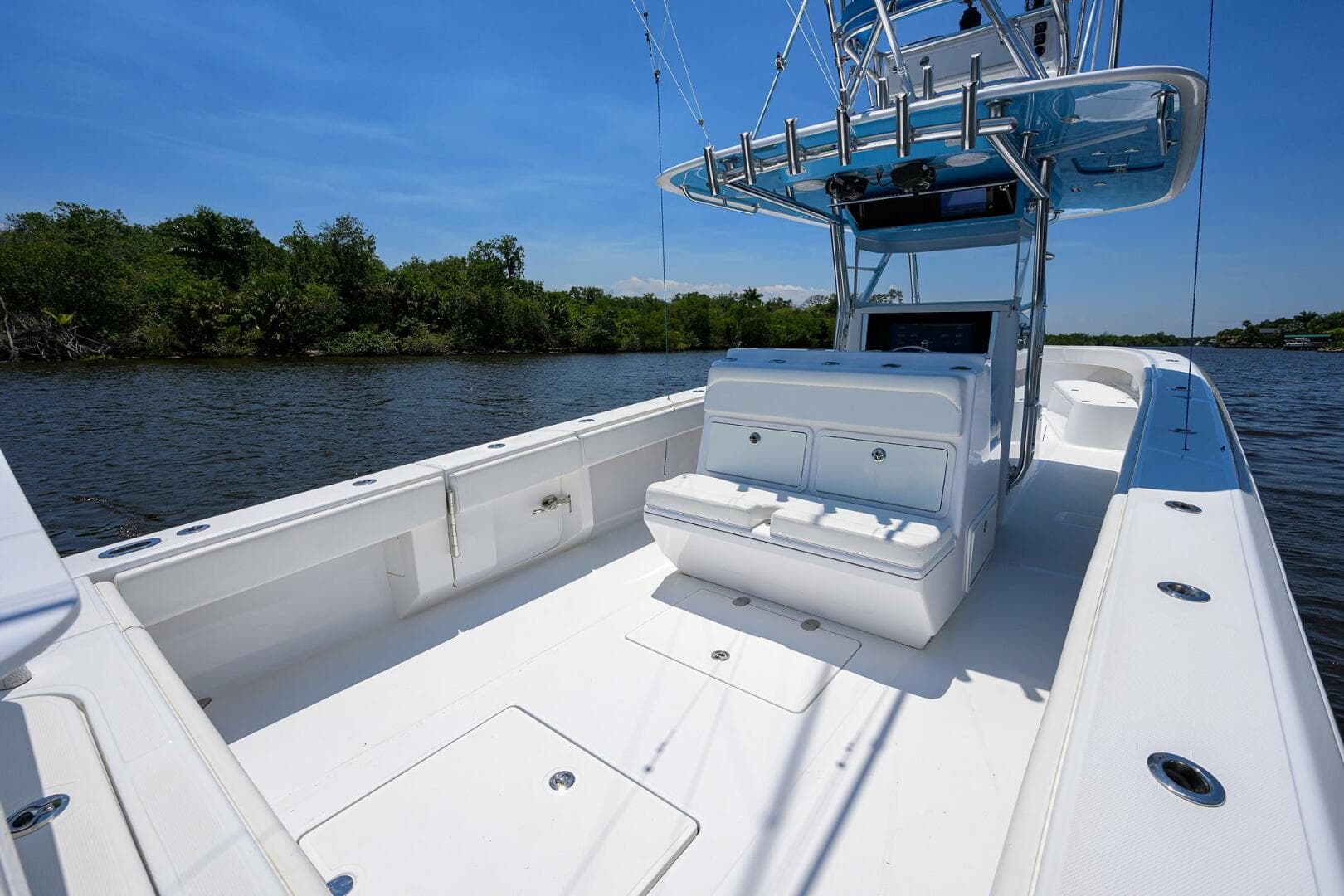 2017 Bahama Center Console — photo 18