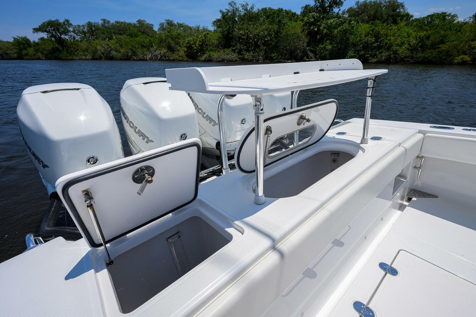 2017 Bahama Center Console — photo 21