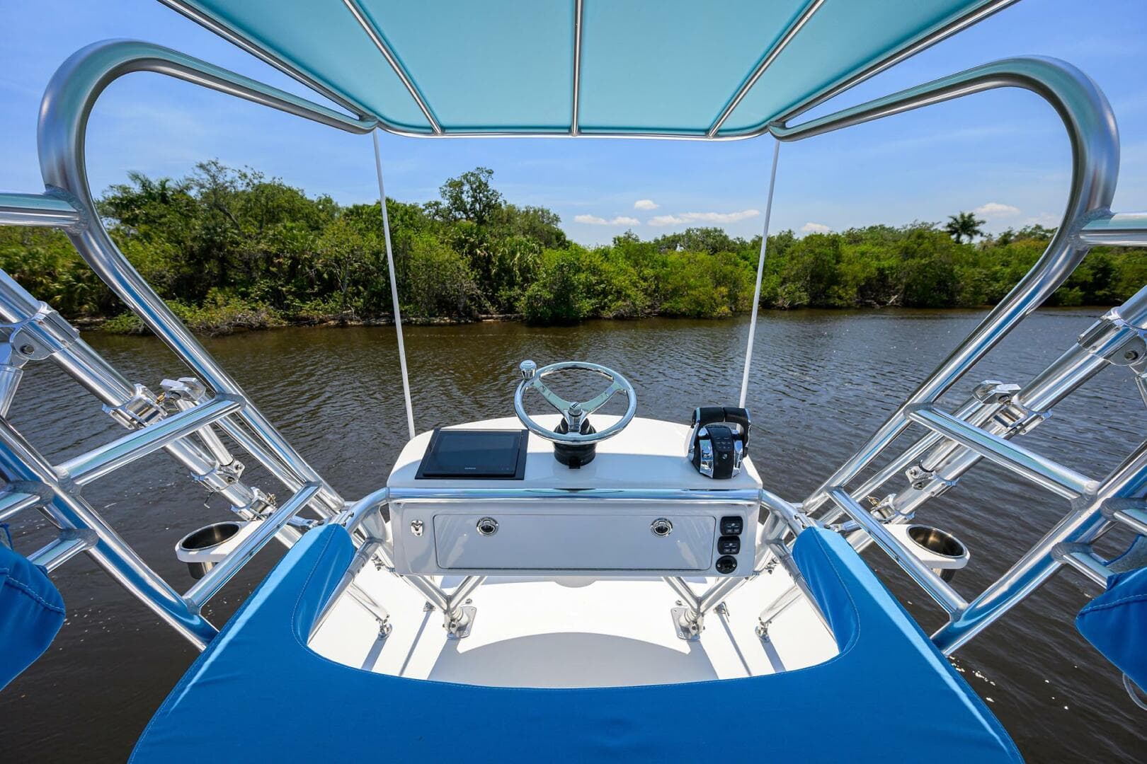 2017 Bahama Center Console — photo 4