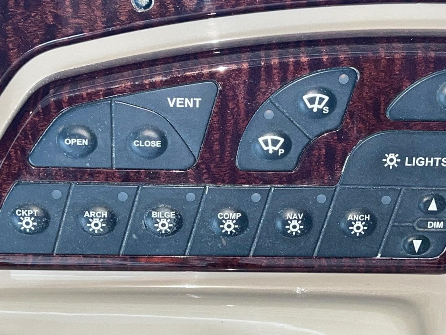 2008 Sea Ray 330 Sundancer — photo 21