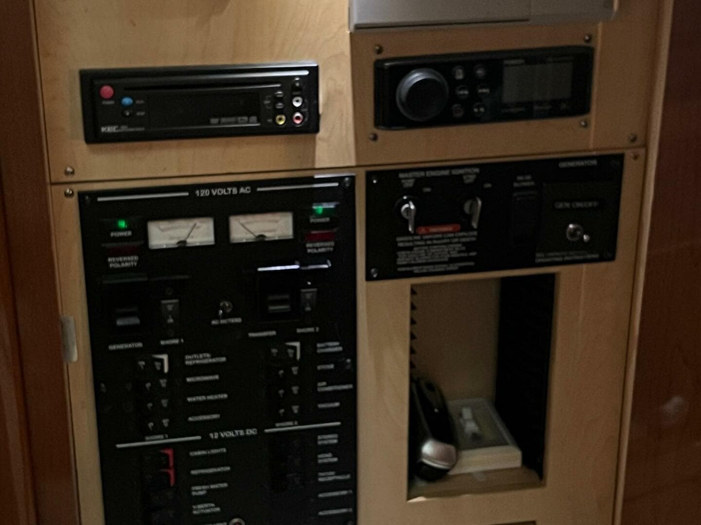 2008 Sea Ray 330 Sundancer — photo 47